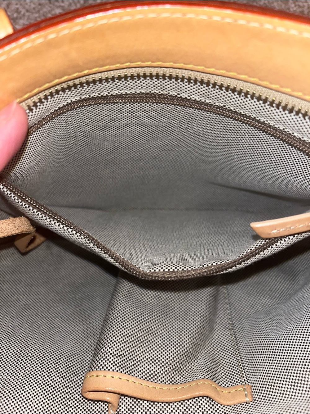 Beautiful Dooney & Bourke Canvas & Leather Shoulder Bag - Picture 8 of 9